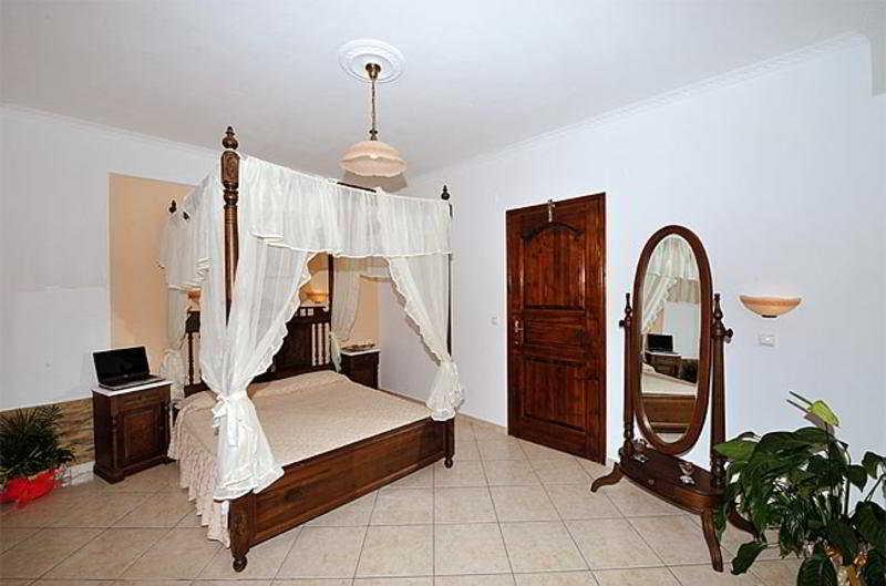 B Suites ثيرا المظهر الخارجي الصورة